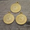 5 stk. Mandala Anhänger in matt Gold – 22mm, Boho-Stil Schmuckstück