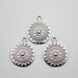 10 Pieces Mandala Pendant in Antique Silver – 22mm, Boho-Style Jewelry Piece