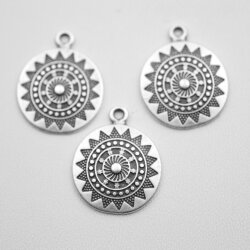 10 Pieces Mandala Pendant in Antique Silver – 22mm, Boho-Style Jewelry Piece